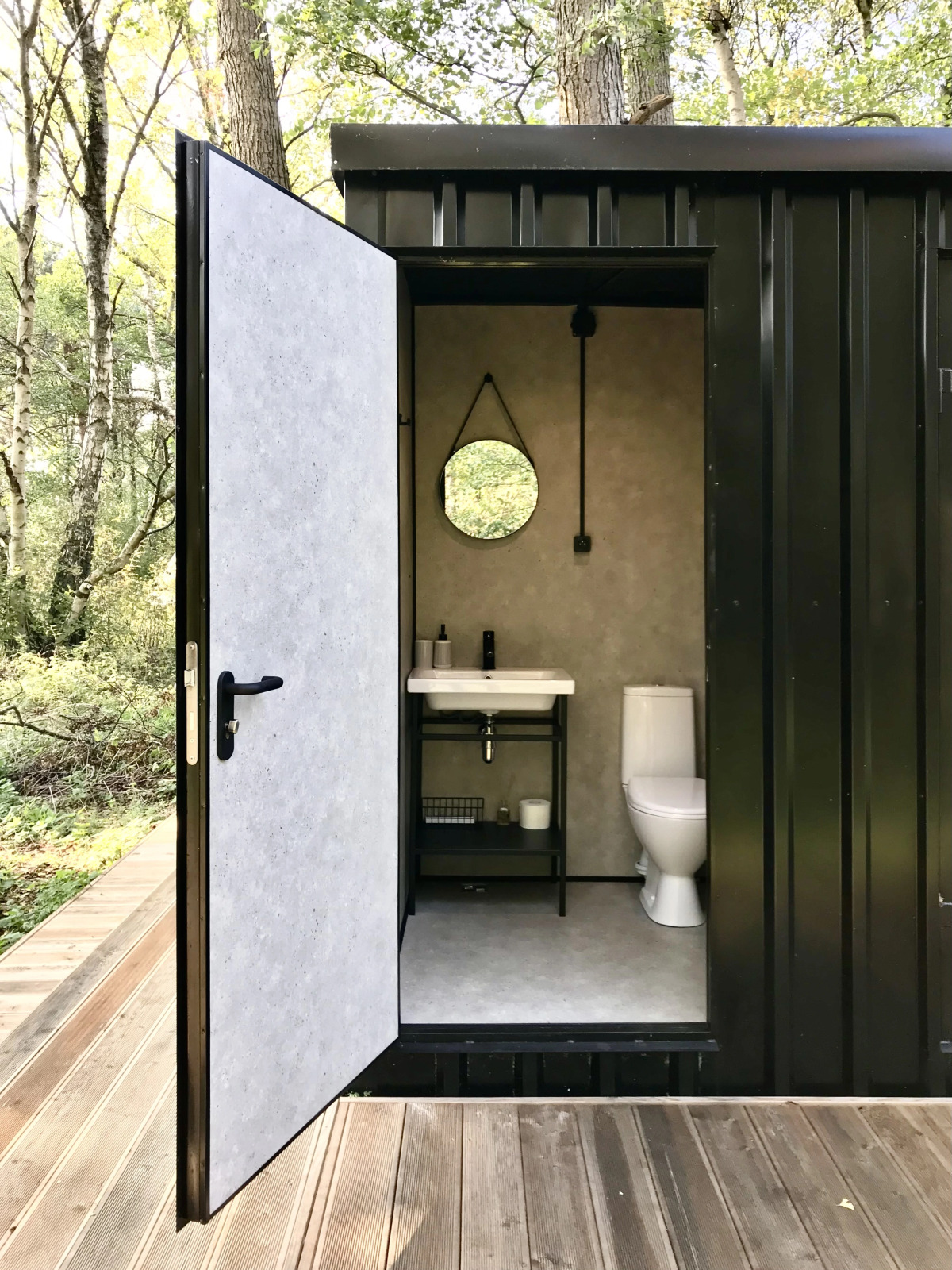 Поляна Глэмпинг, 1-я линия моря (12+)