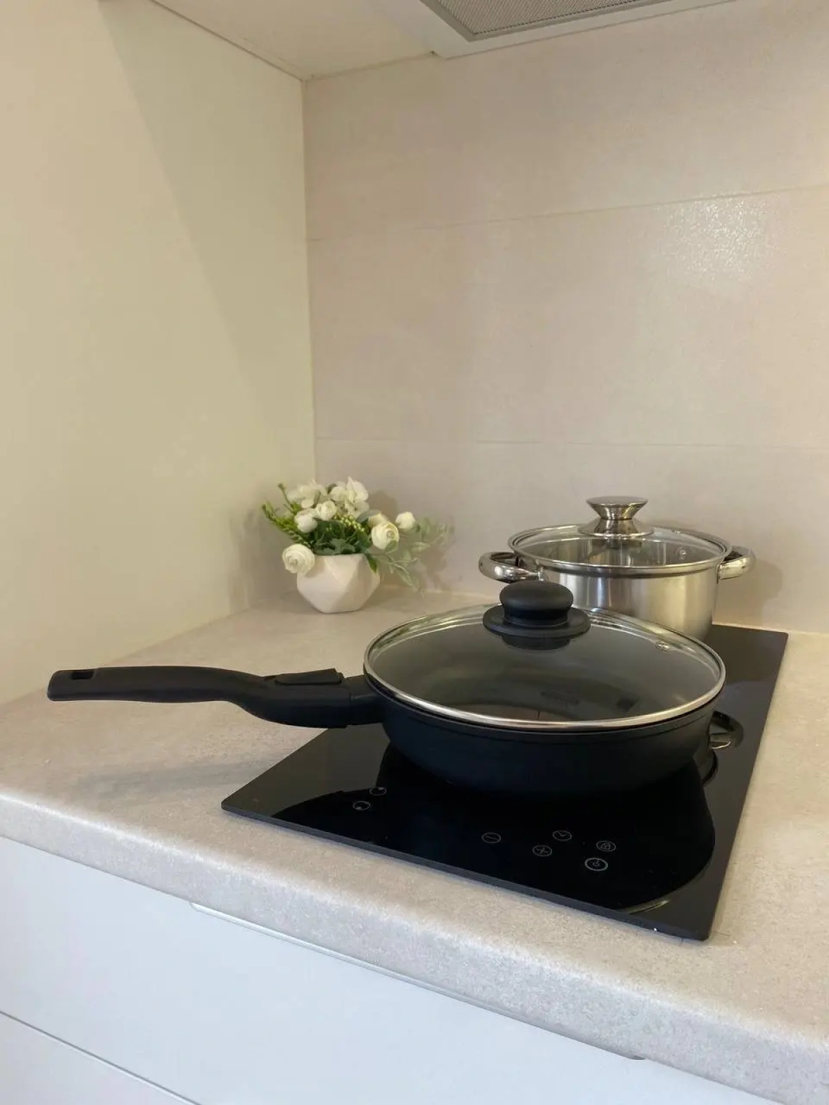 Апартаменты PosutochnoSV на Лунной 30