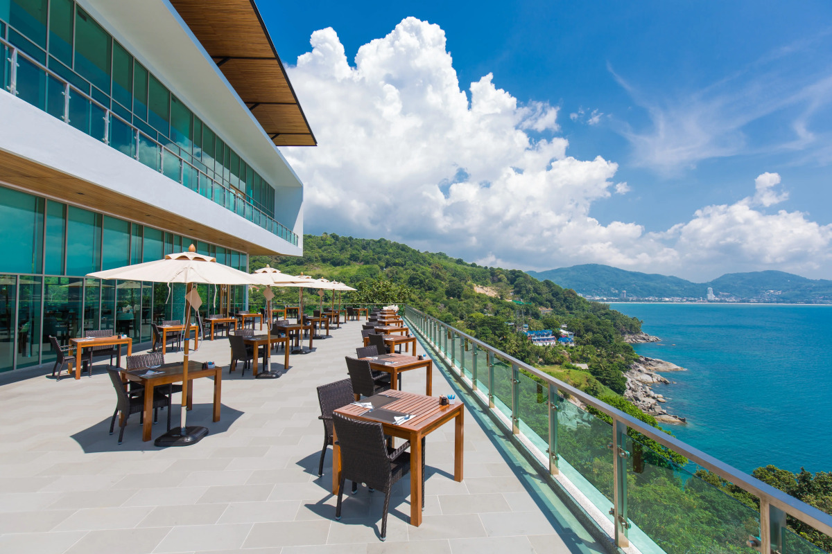 Отель Wyndham Grand Phuket Kalim Bay