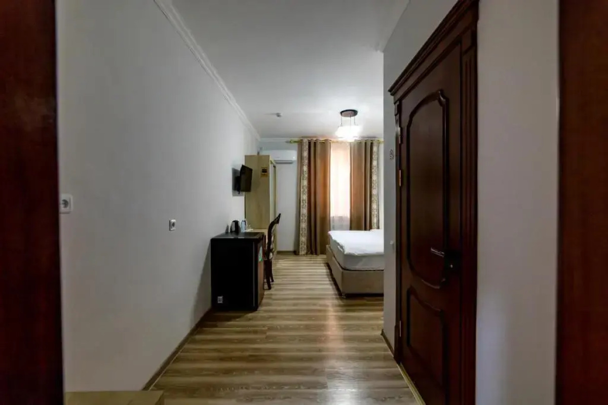 Отель Khans Palace