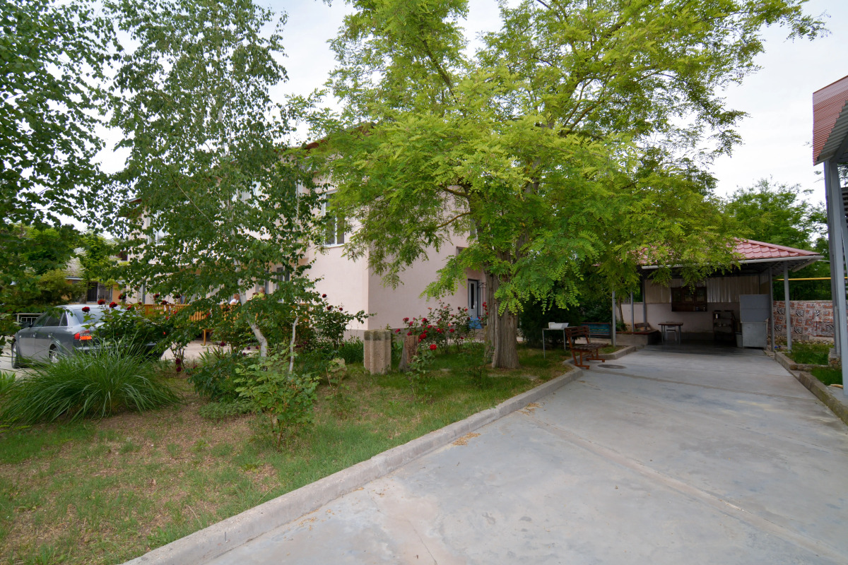 Отель Пчела