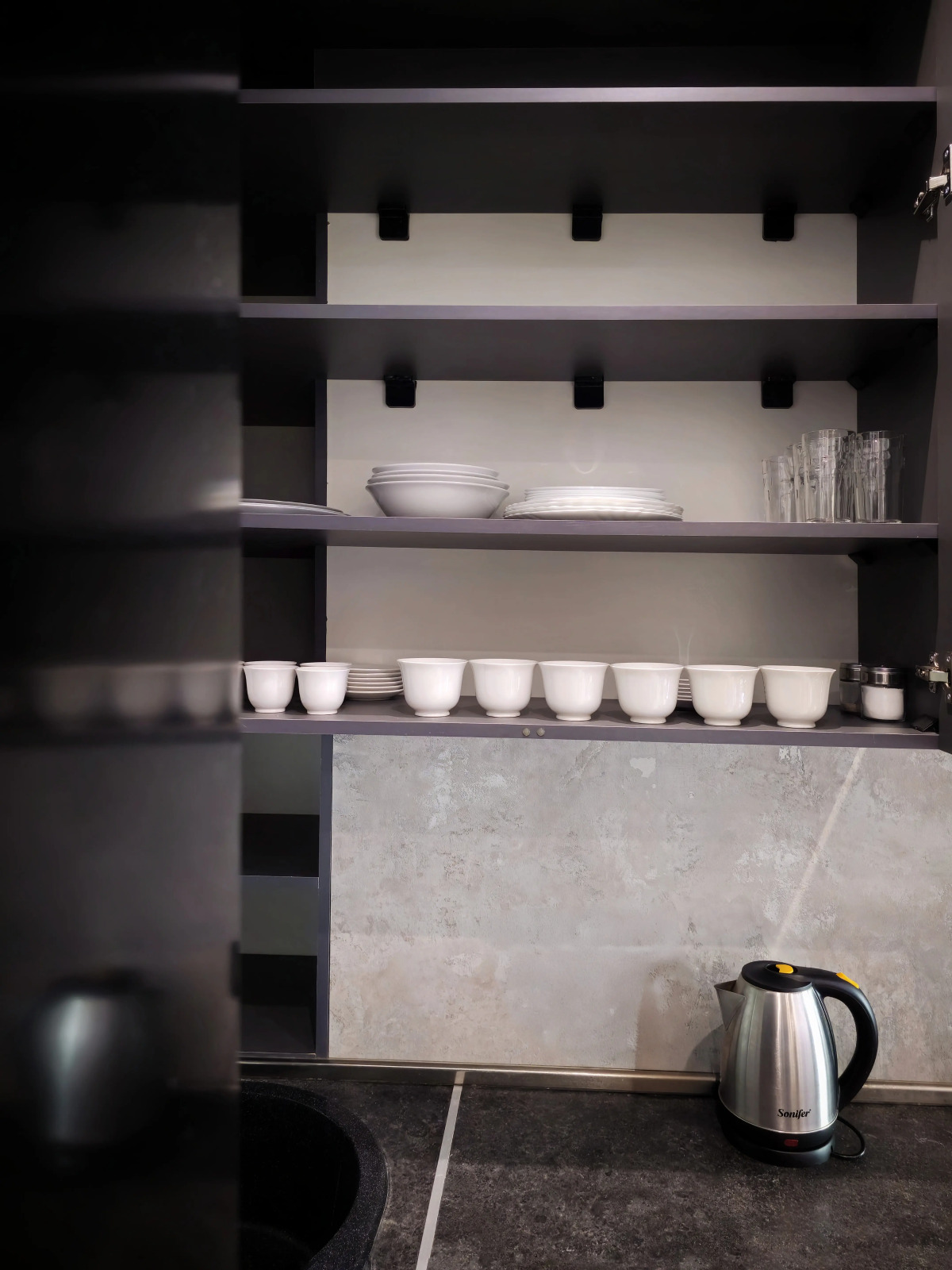 Апартаменты Newly Renovated Condo, Steps to Republic Square