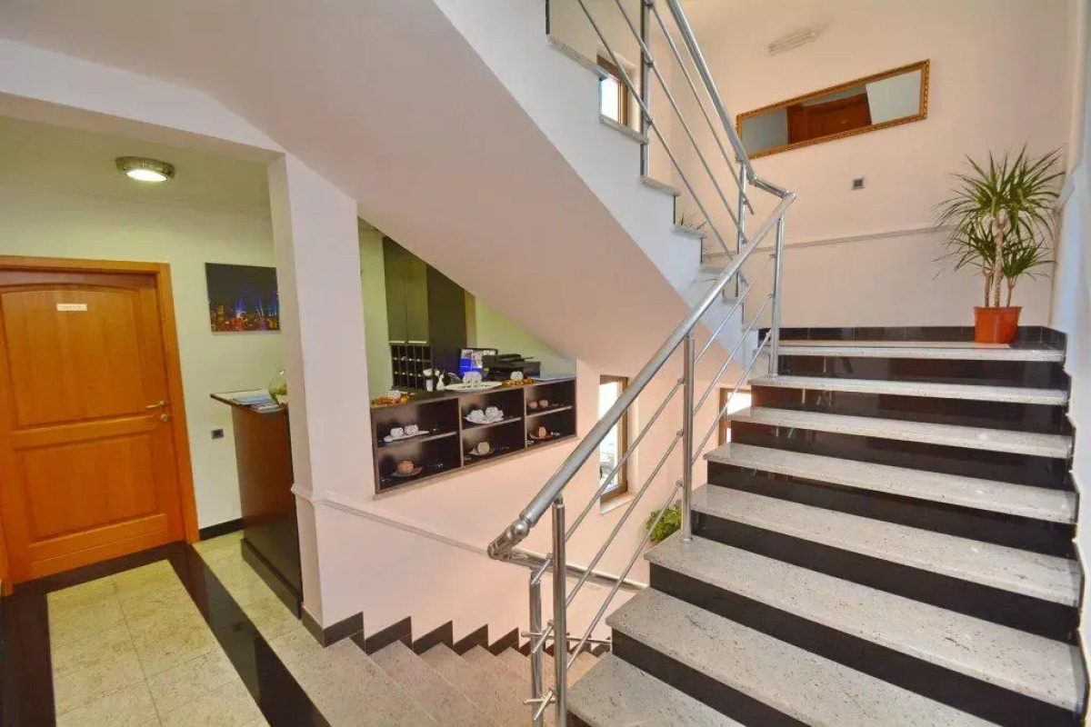 Отель Swiss Holiday