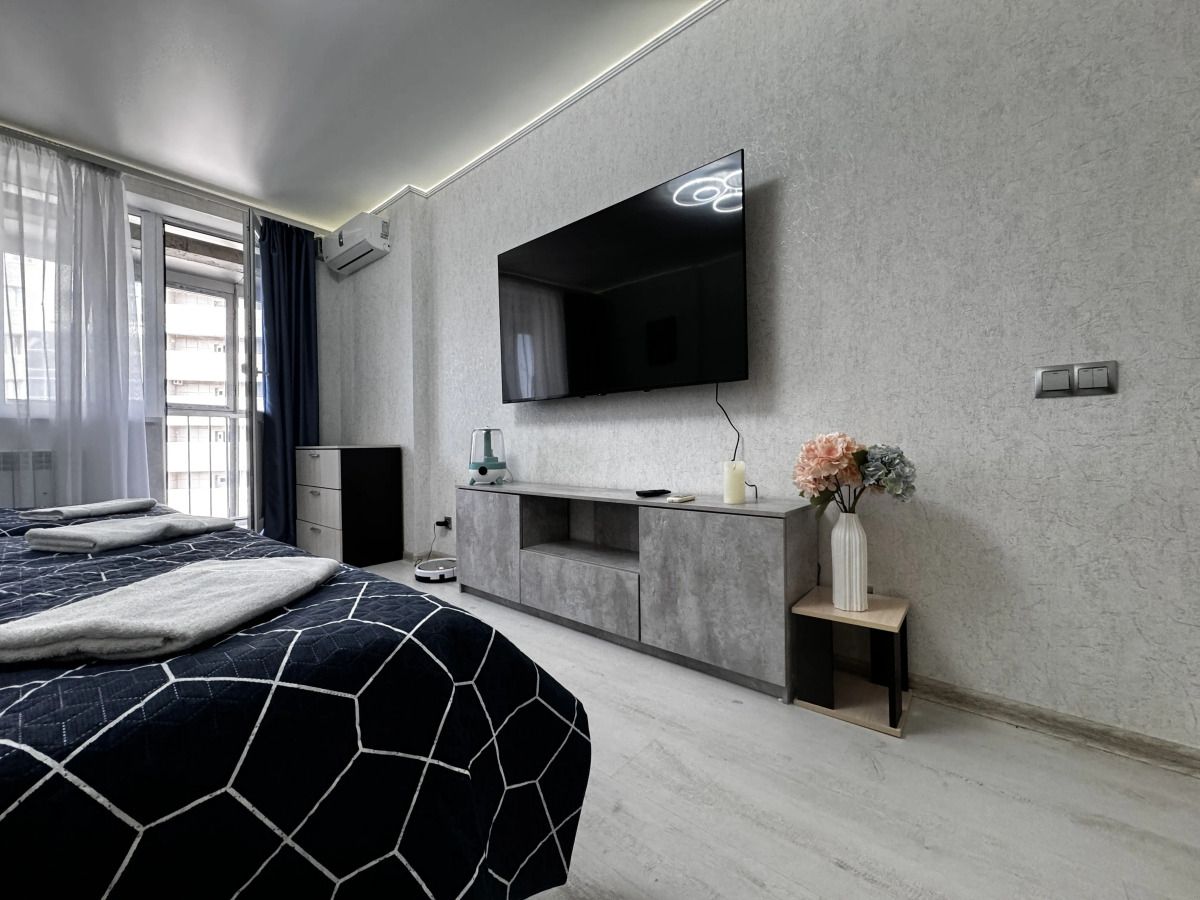 Квартира Новая Двухкомнатная квартира до 8 человек прямо у входа в метро