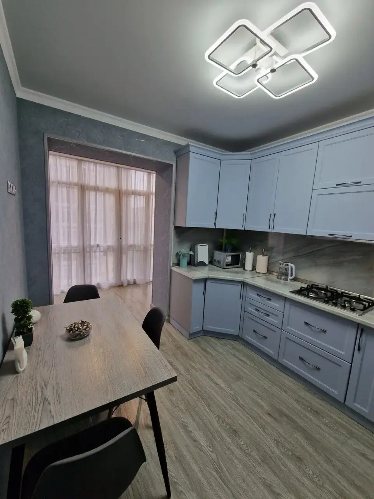 Квартира Flatirini с панорамными окнами в новом ЖК