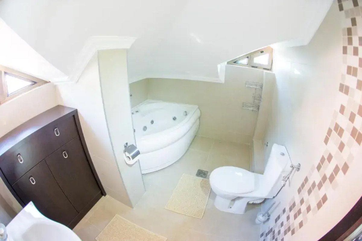 Отель Swiss Holiday