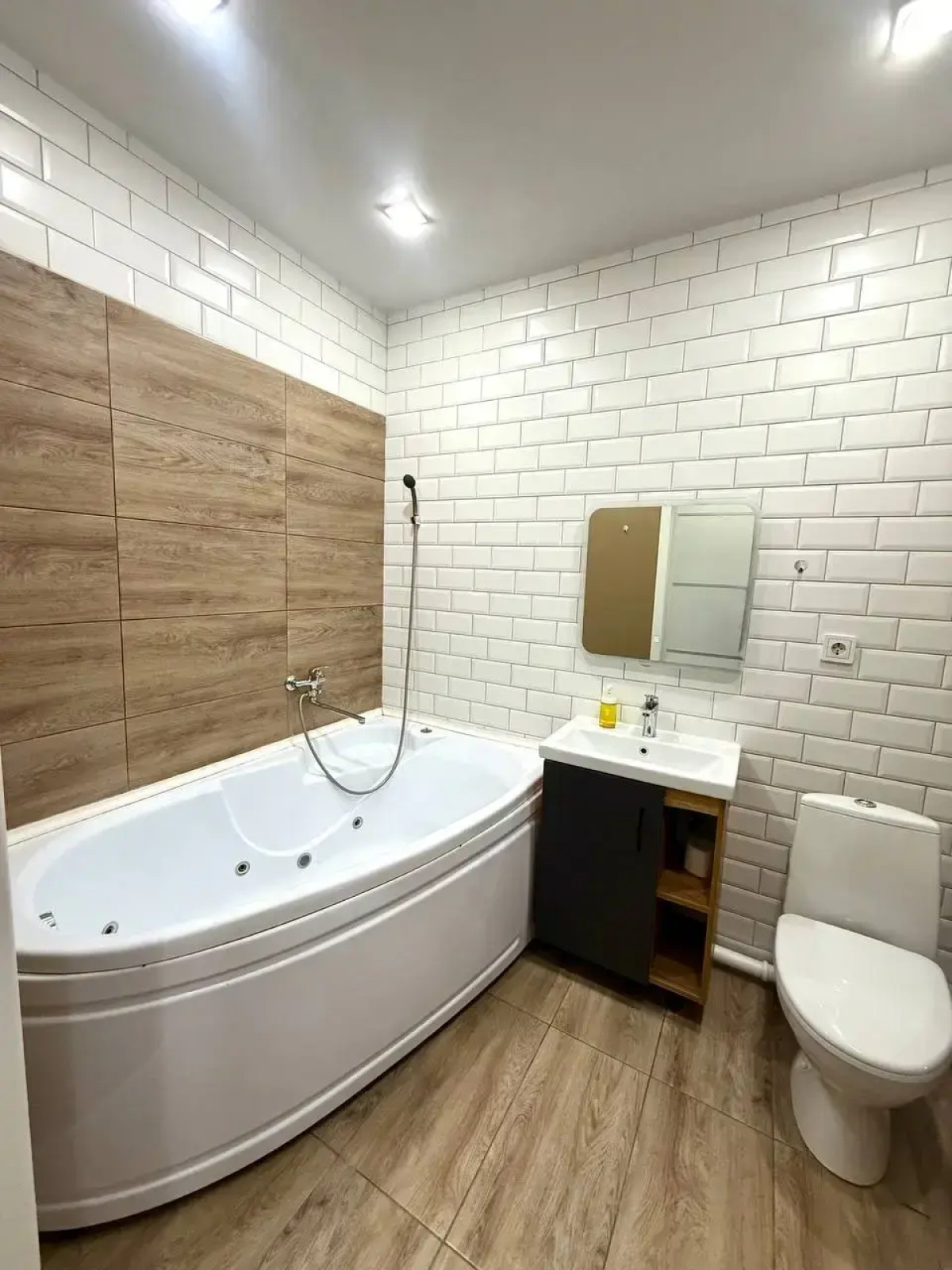 Апартаменты 078 Революционная,39/3 на Central Park с Джакузи и Кондиционером