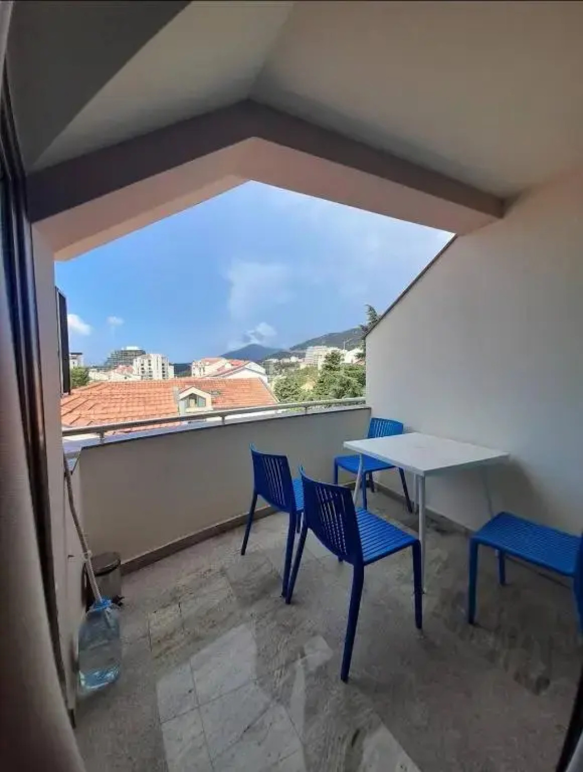 Отель Swiss Holiday