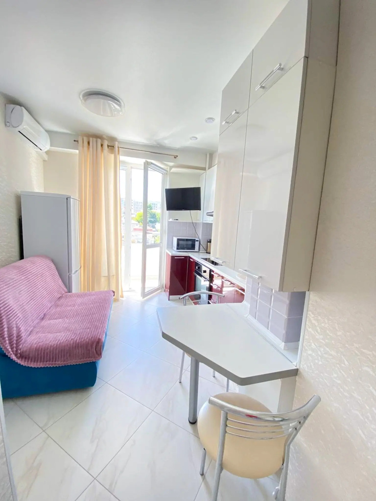 Апартаменты с отдельной спальней и балконом