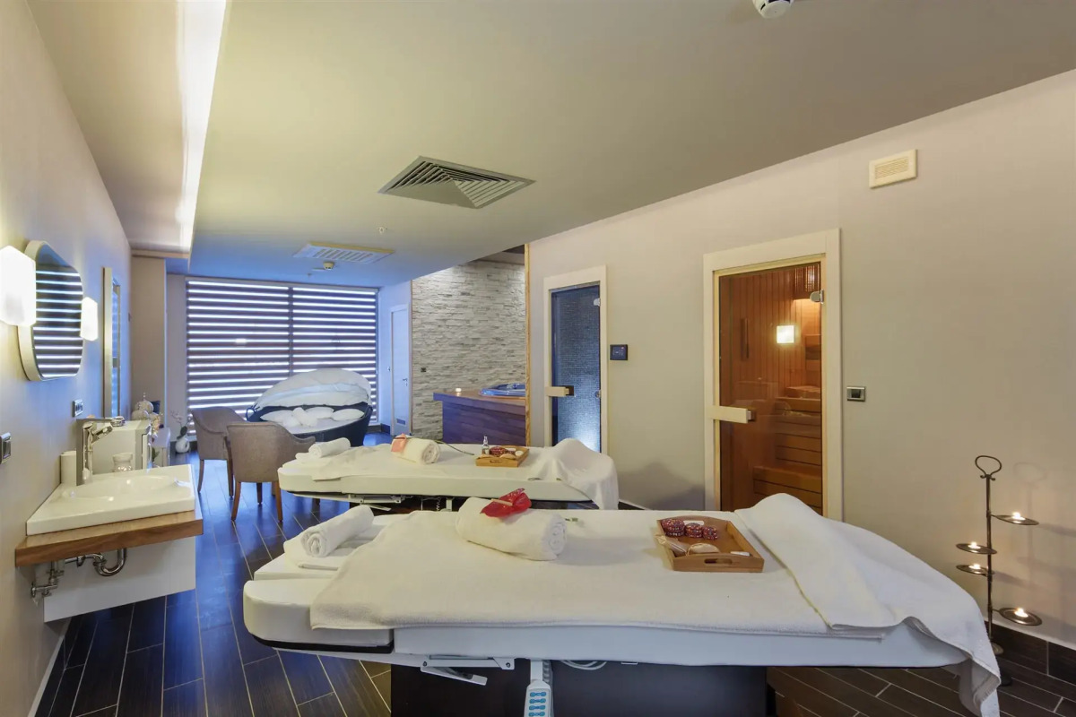 Royal Teos Thermal Resort Clinic & Spa (Halal Hotel)