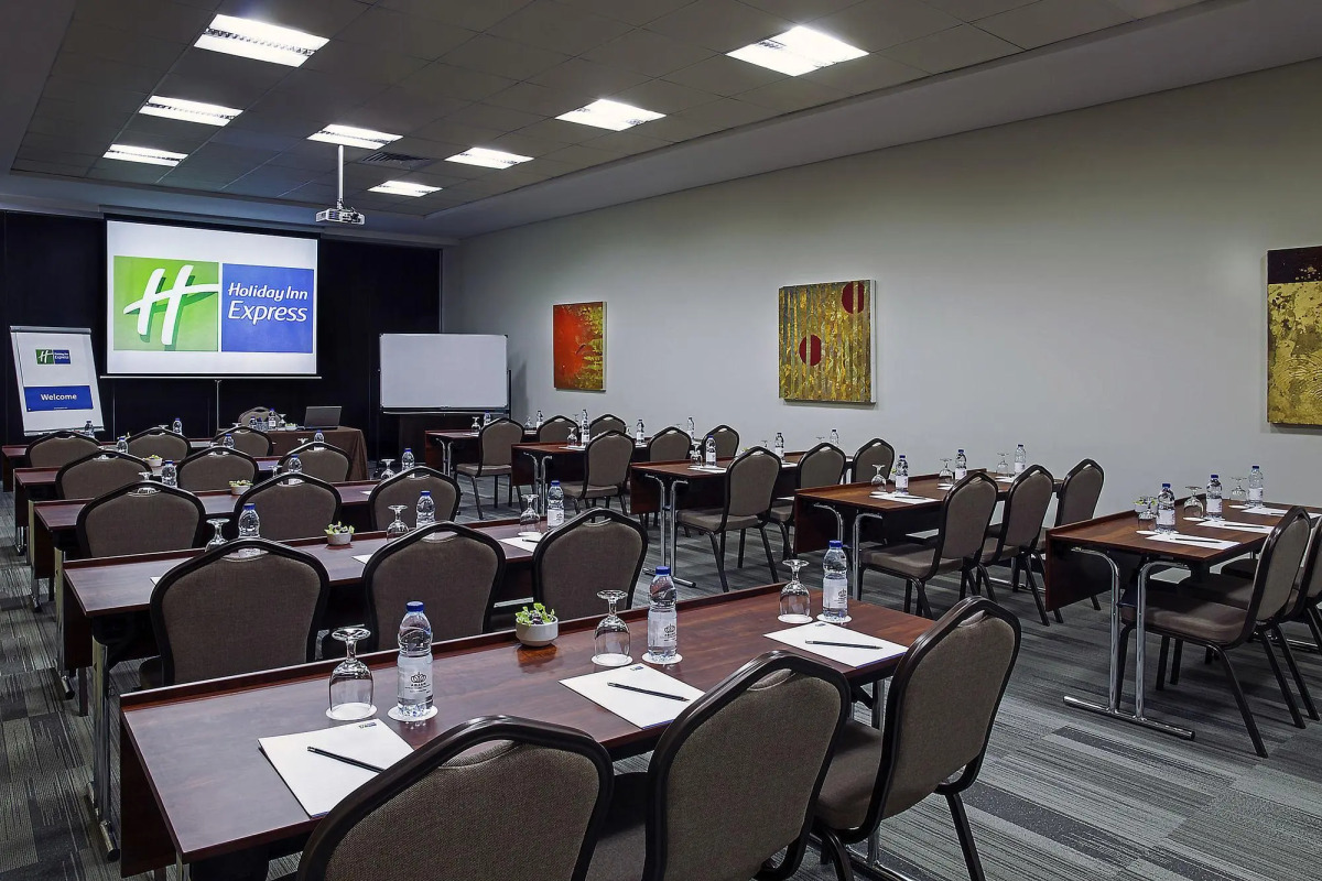 Holiday Inn Express Dubai Internet City an IHG Hotel