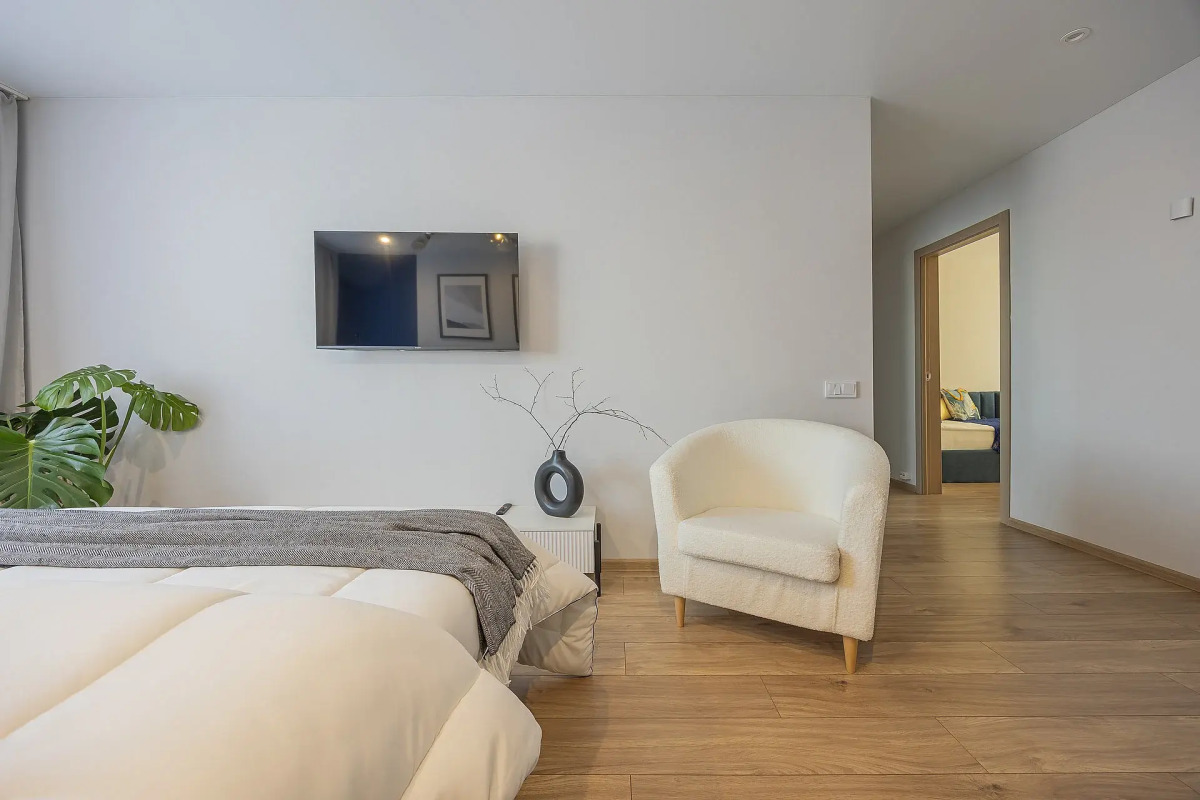 Апартаменты улучшенные, в центре города, с тремя спальнями