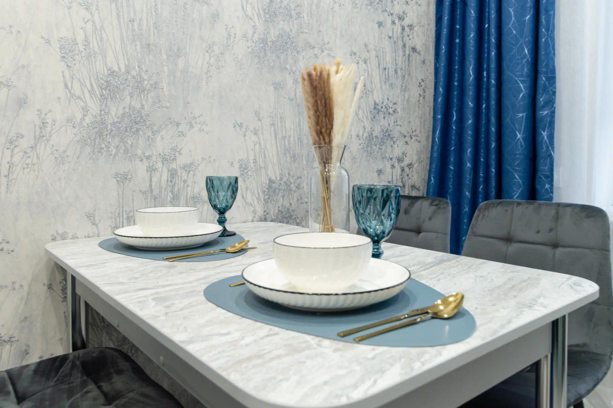 Апартаменты с панорамными окнами на набережной реки