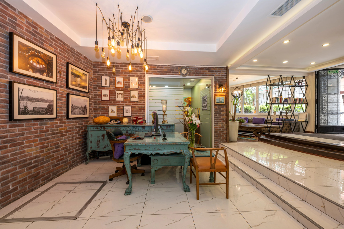 Отель The Marions Suite