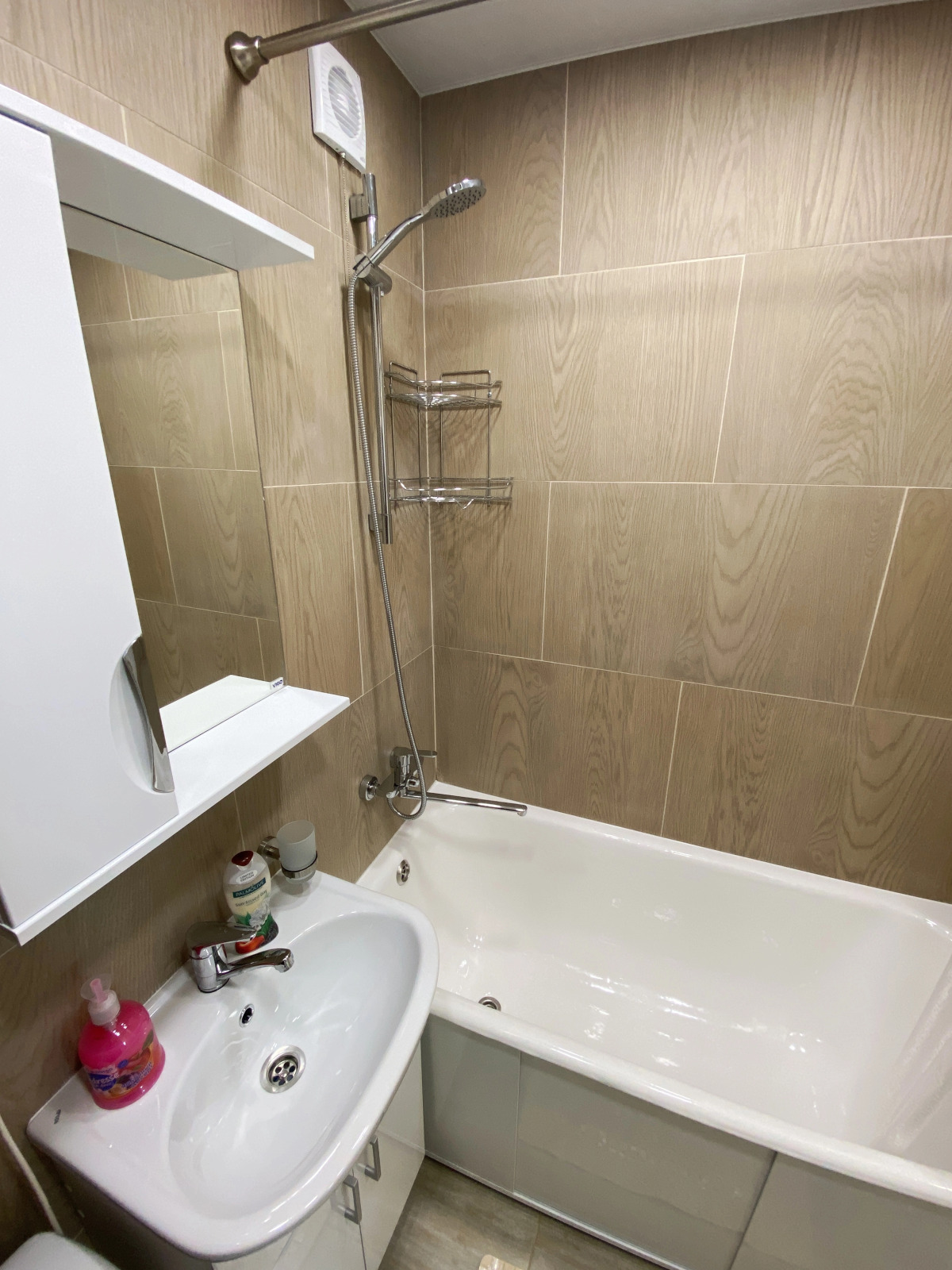 Апартаменты на проспекте 100летия 46а с видом на море