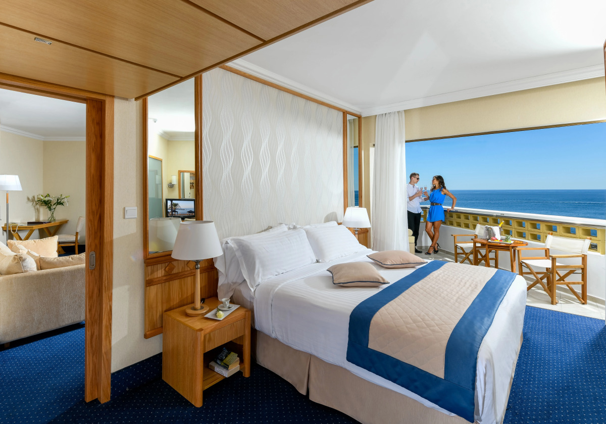 Отель Constantinou Bros Athena Royal Beach