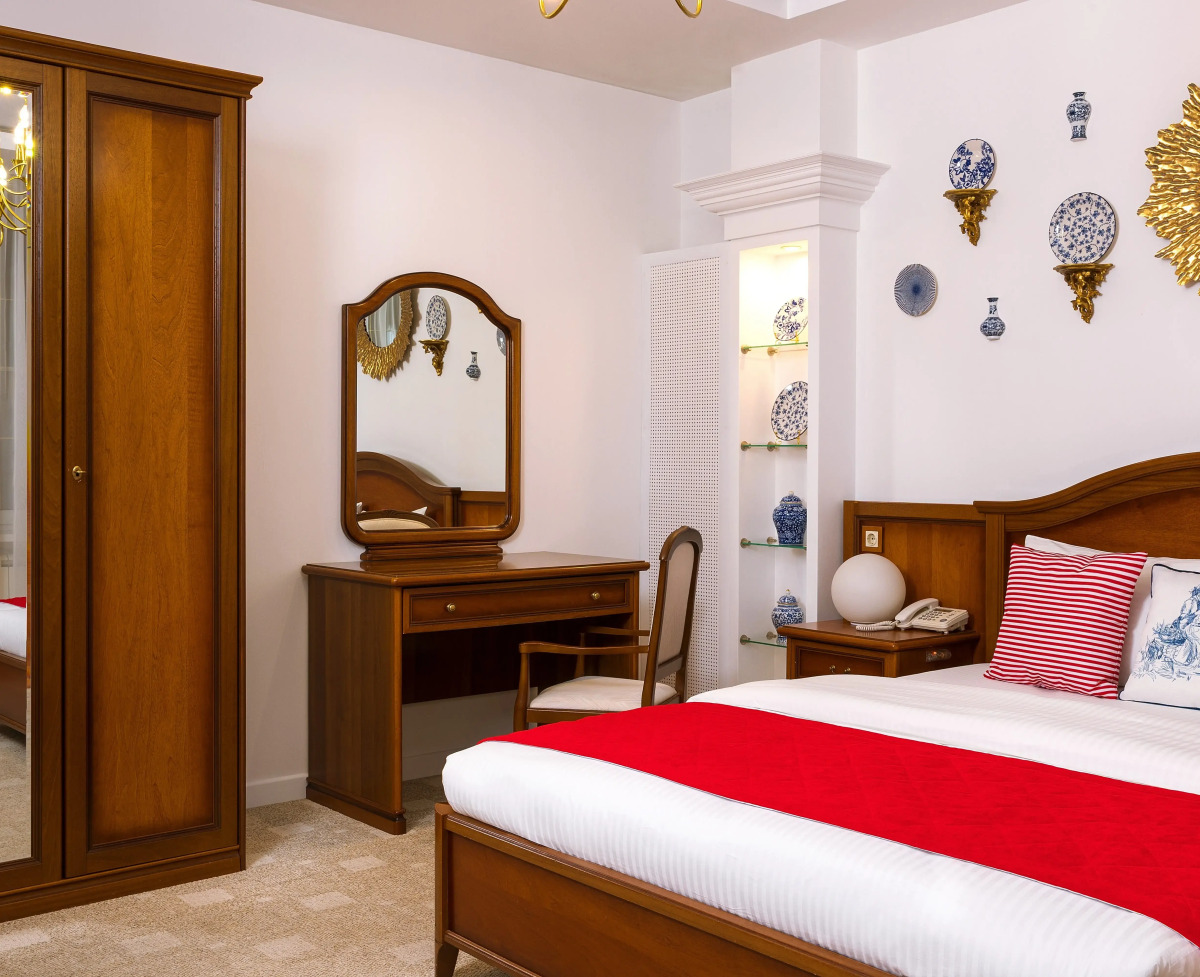 Отель Реавиль