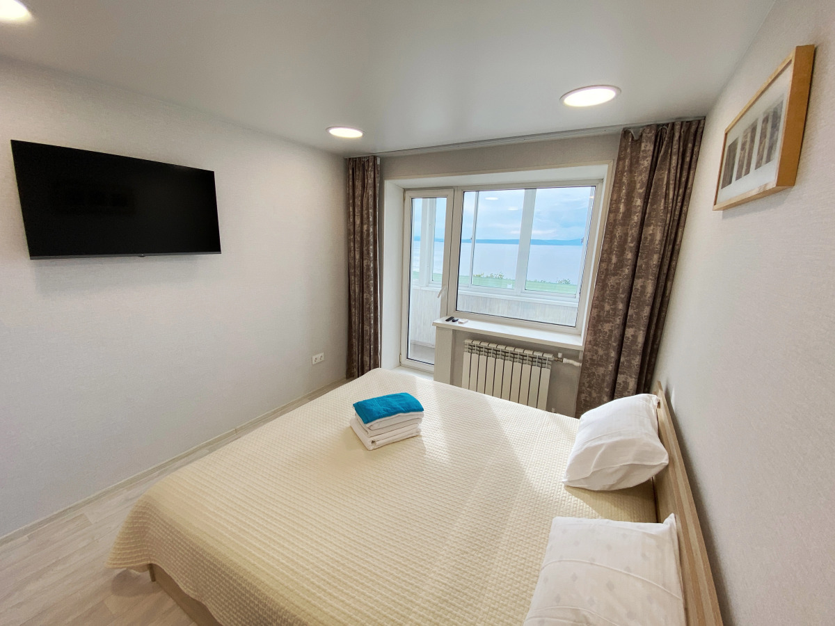 Апартаменты на проспекте 100летия 46а с видом на море