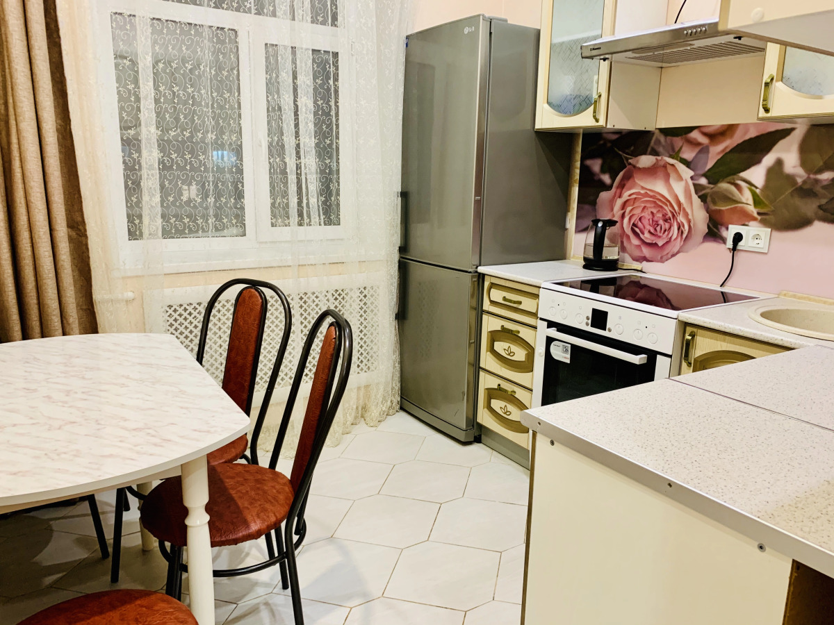 Просторная 3-квартира в центре города рядом ДКШ ЛПУ Газпром