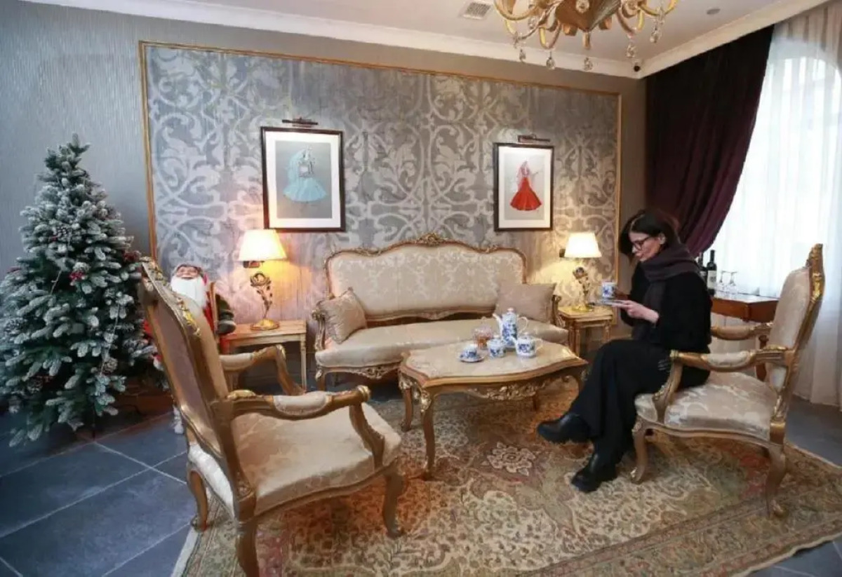 Отель West Inn Palace