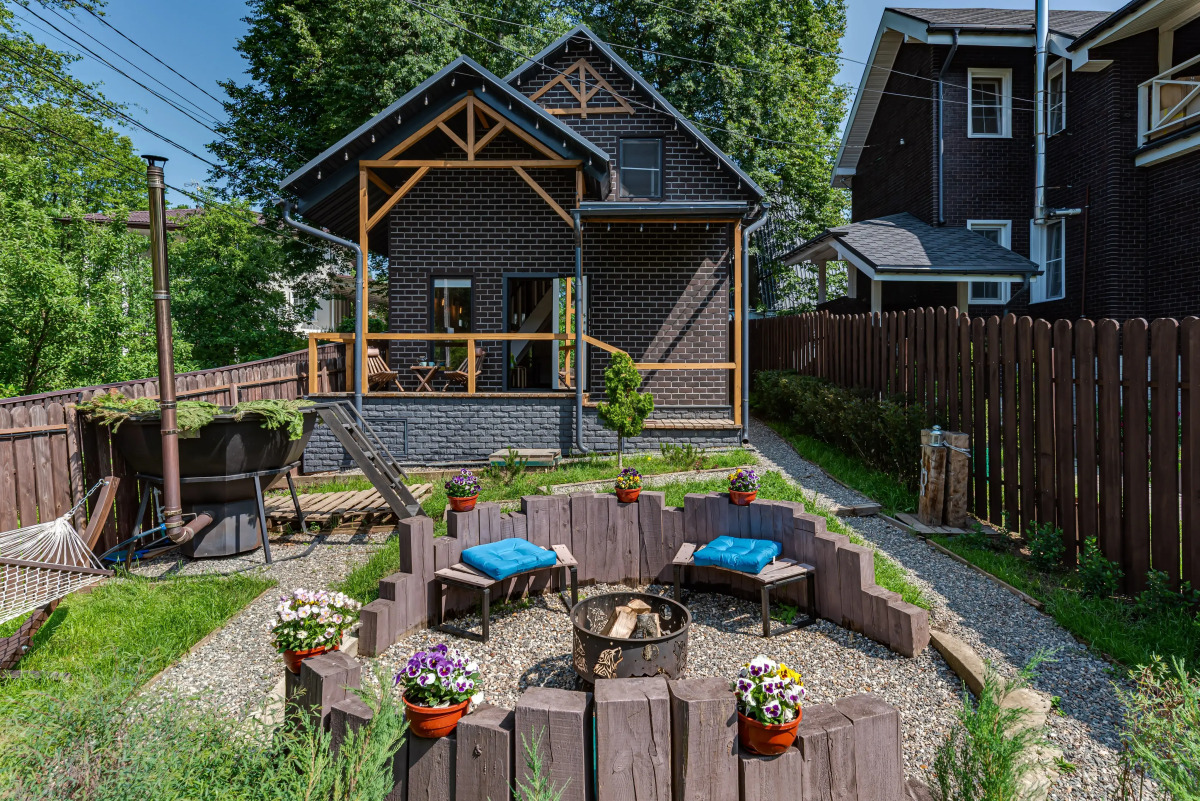 Частный дом с бaнeй на дpoвaх Harmony