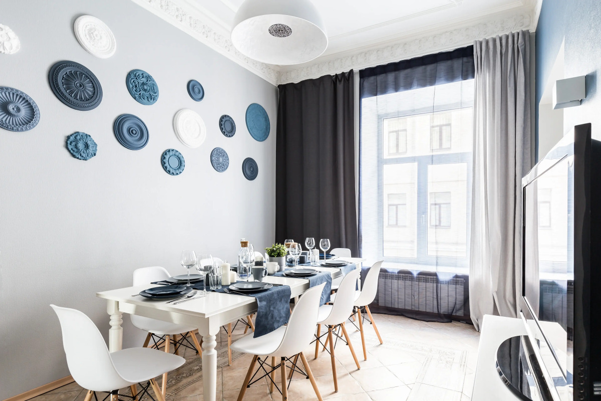 Апартаменты Avenue 180 кв.м с видом на Большую Конюшенную Улицу и Церковь Петра и Павла