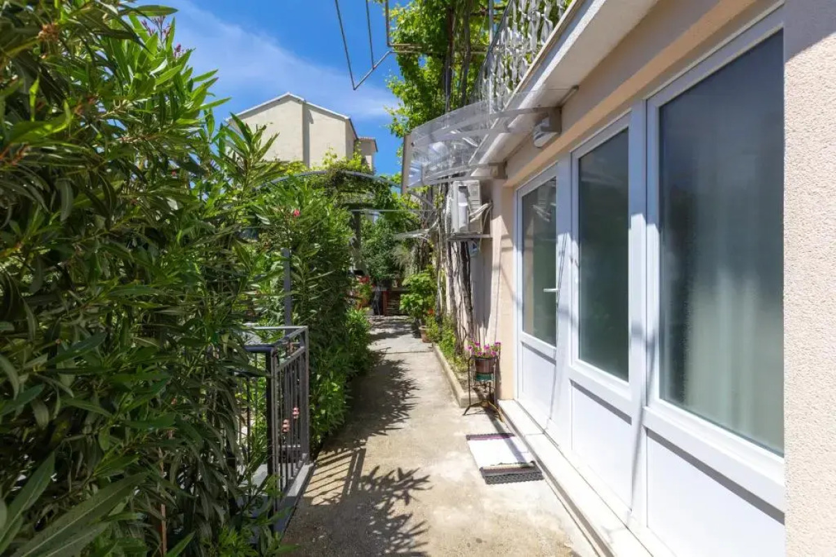 Studio apartment Oleander