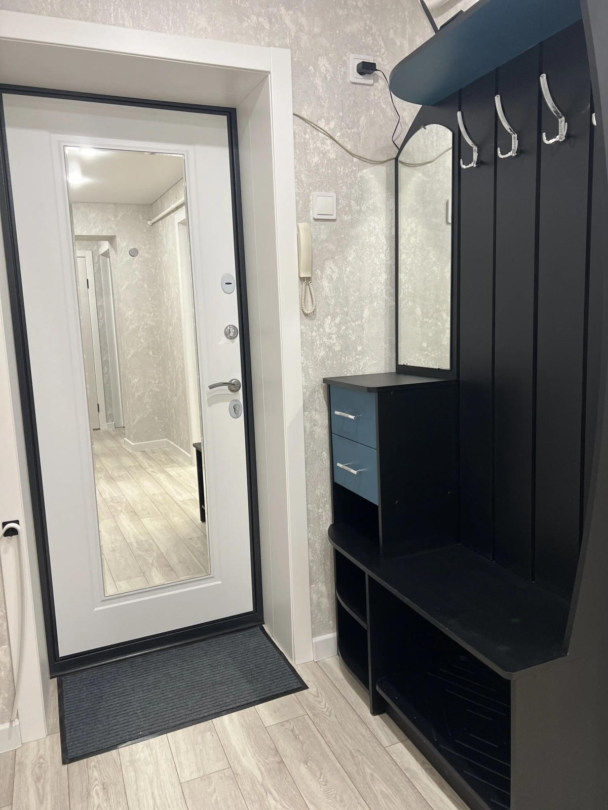 Квартира Двухкомнатная на Айской