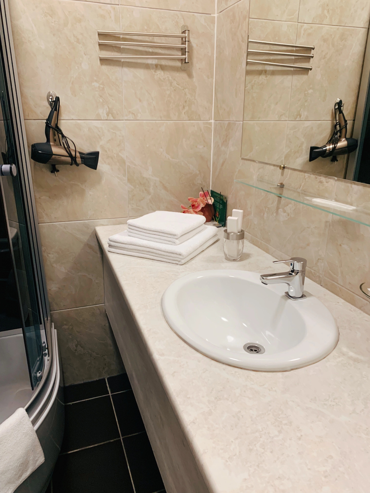 Отель Корона