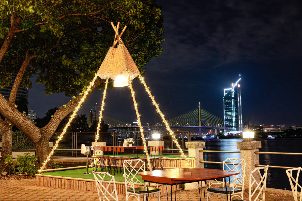 Отель Montien Riverside Hotel Bangkok