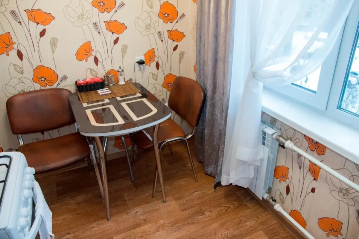 Двухкомнатные апартаменты у ДК Металлургов. Барбарис