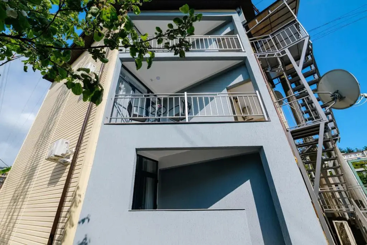 River House Apartments