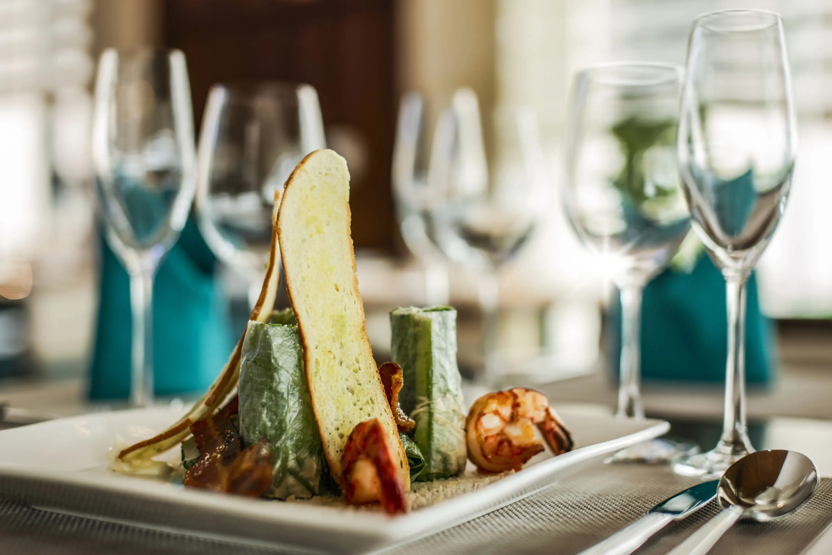 Отель Maximilan Danang Beach