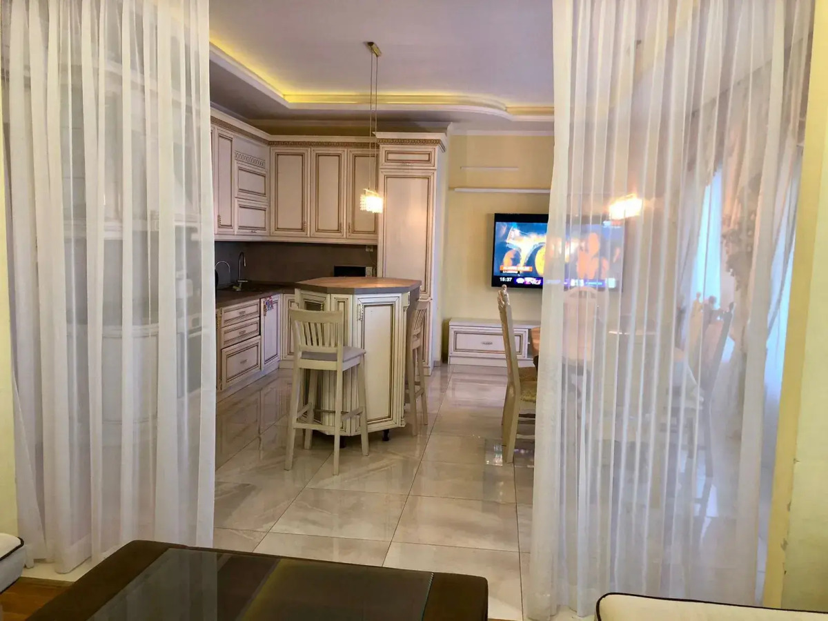 Апартаменты в центре с видом на Севастопольскую бухту