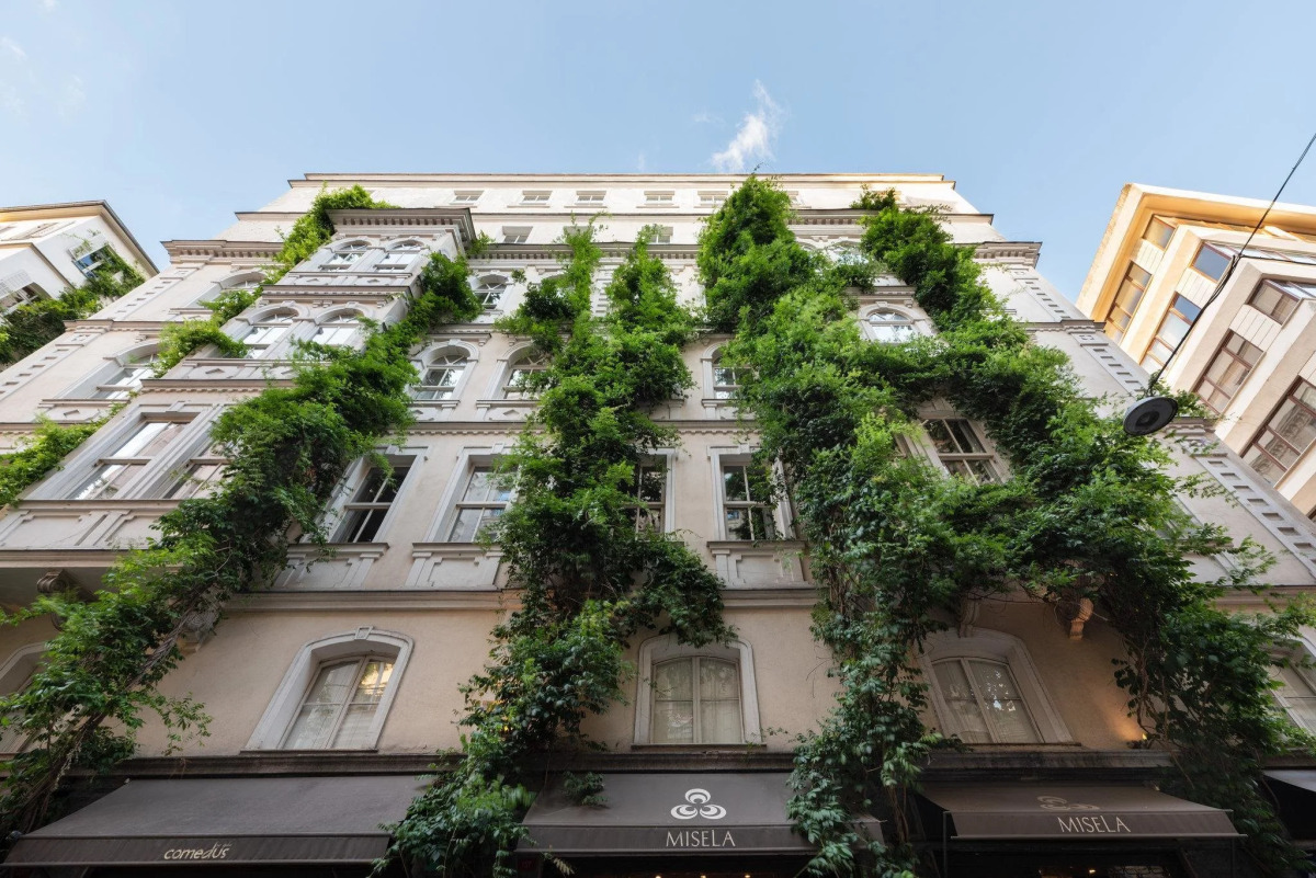 Adahan DeCamondo Pera, Autograph Collection