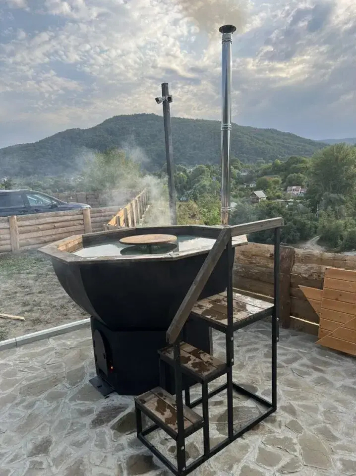 Частный дом с баней бассейном и мангалом на берегу реки