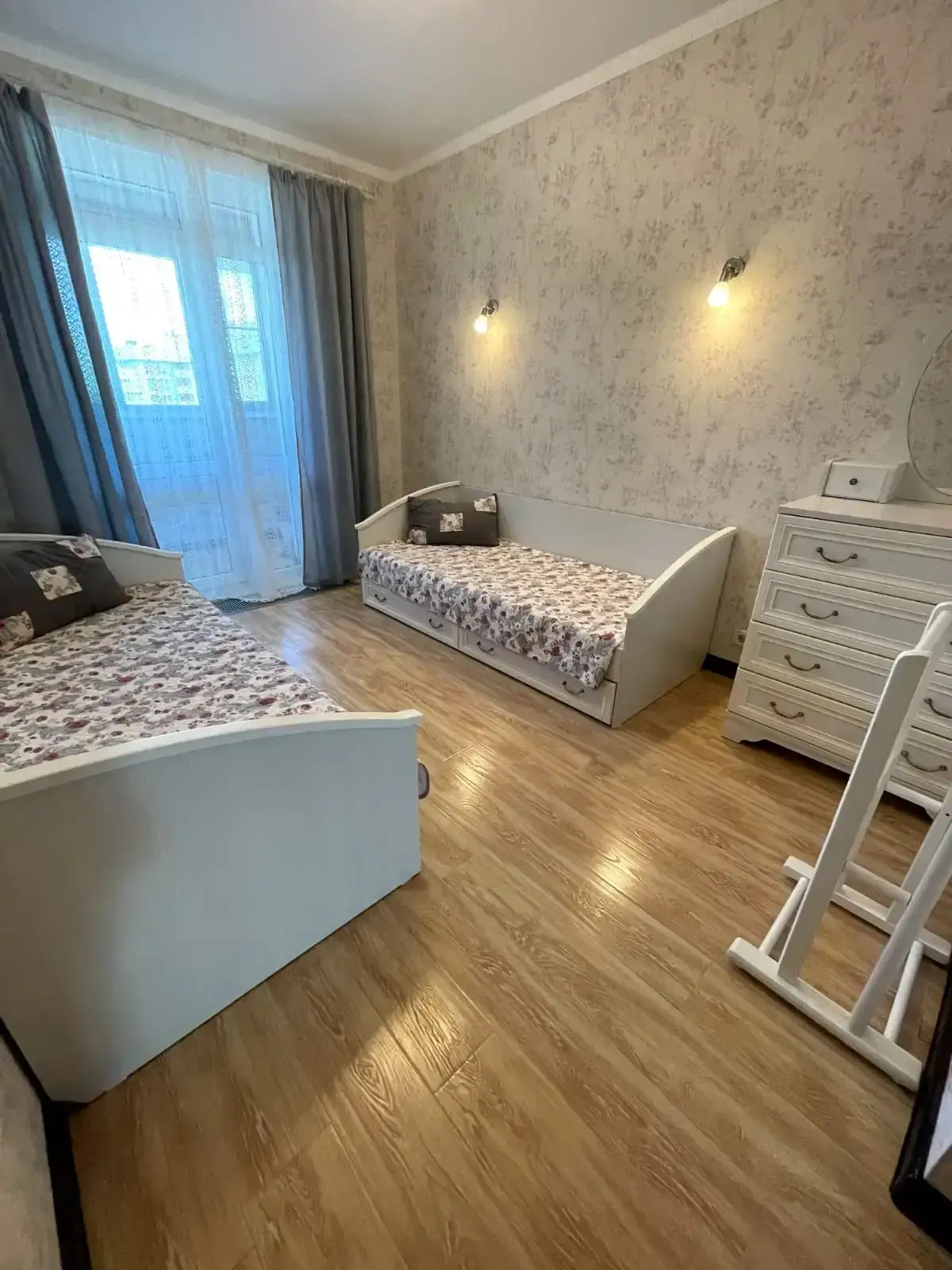 Квартира Евротрёшка Семейная с Видом на Лавру с Четырьмя Раздельными Кроватями