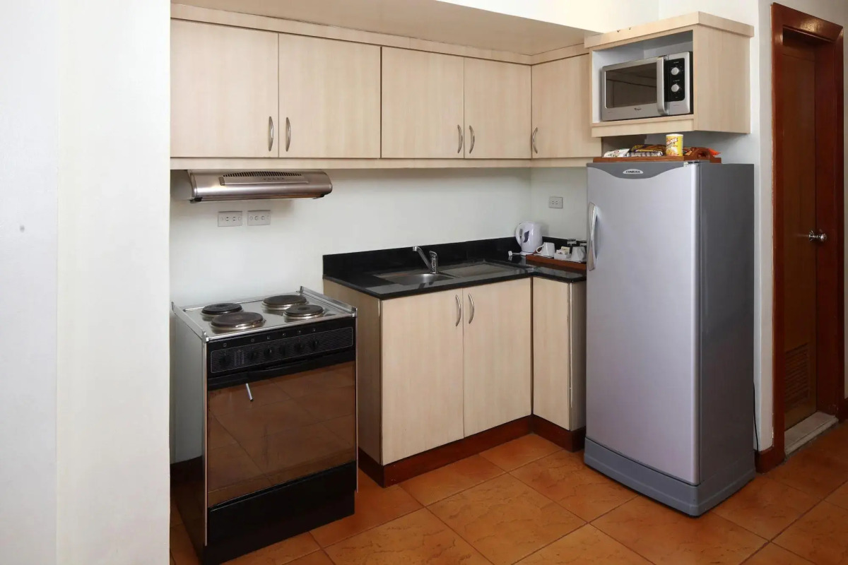 Отель City Garden Suites Manila