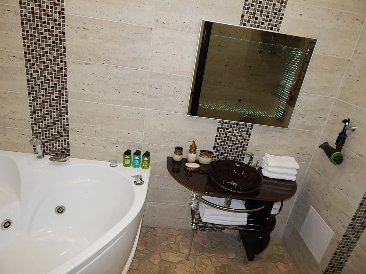 Элитная 2х квартира класса люкс с камином, джакузи и кондиционером на ул. Ядринцевская. Метро площадь Ленина