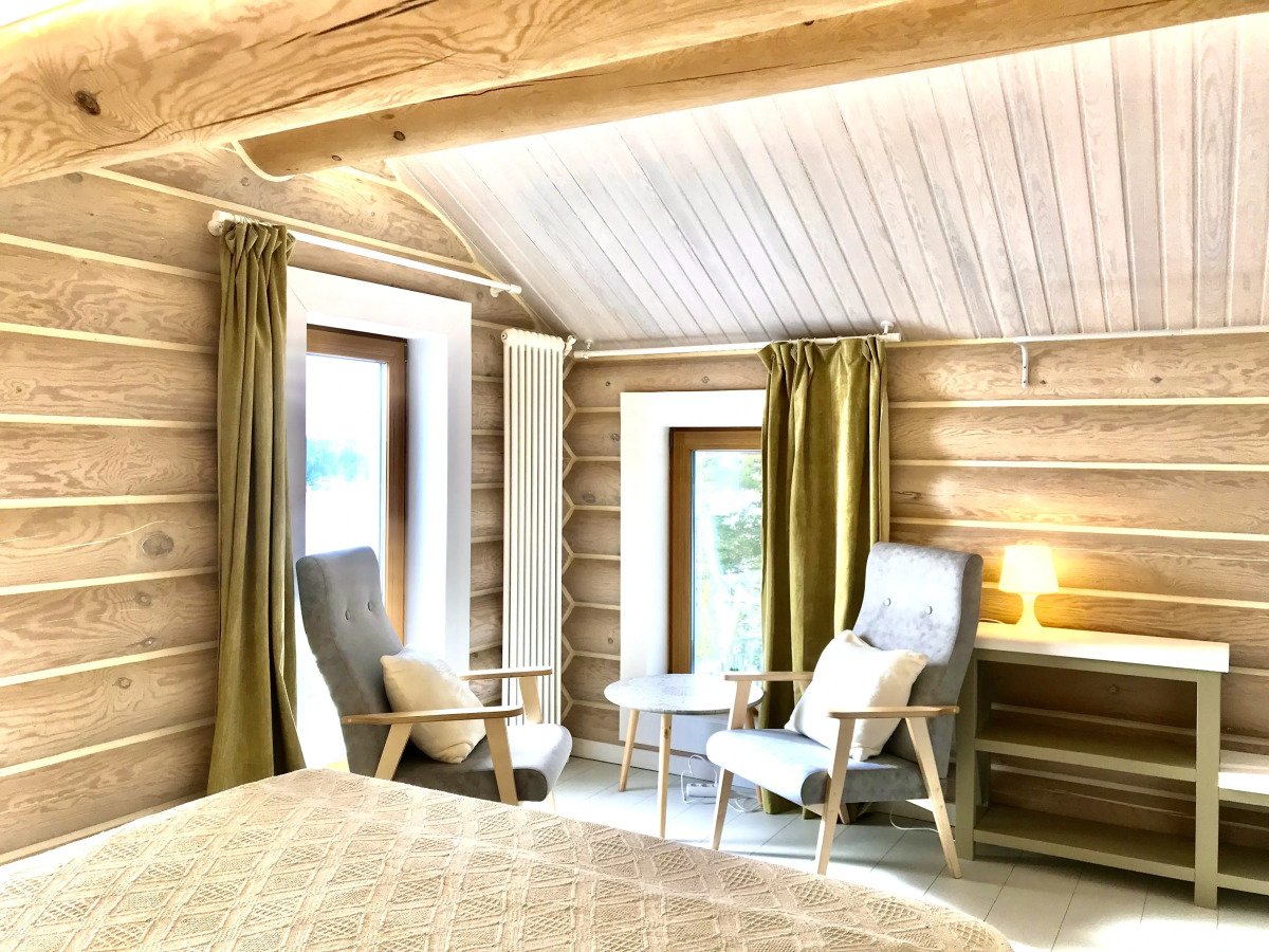 Шале на Скале с Видом на Озеро