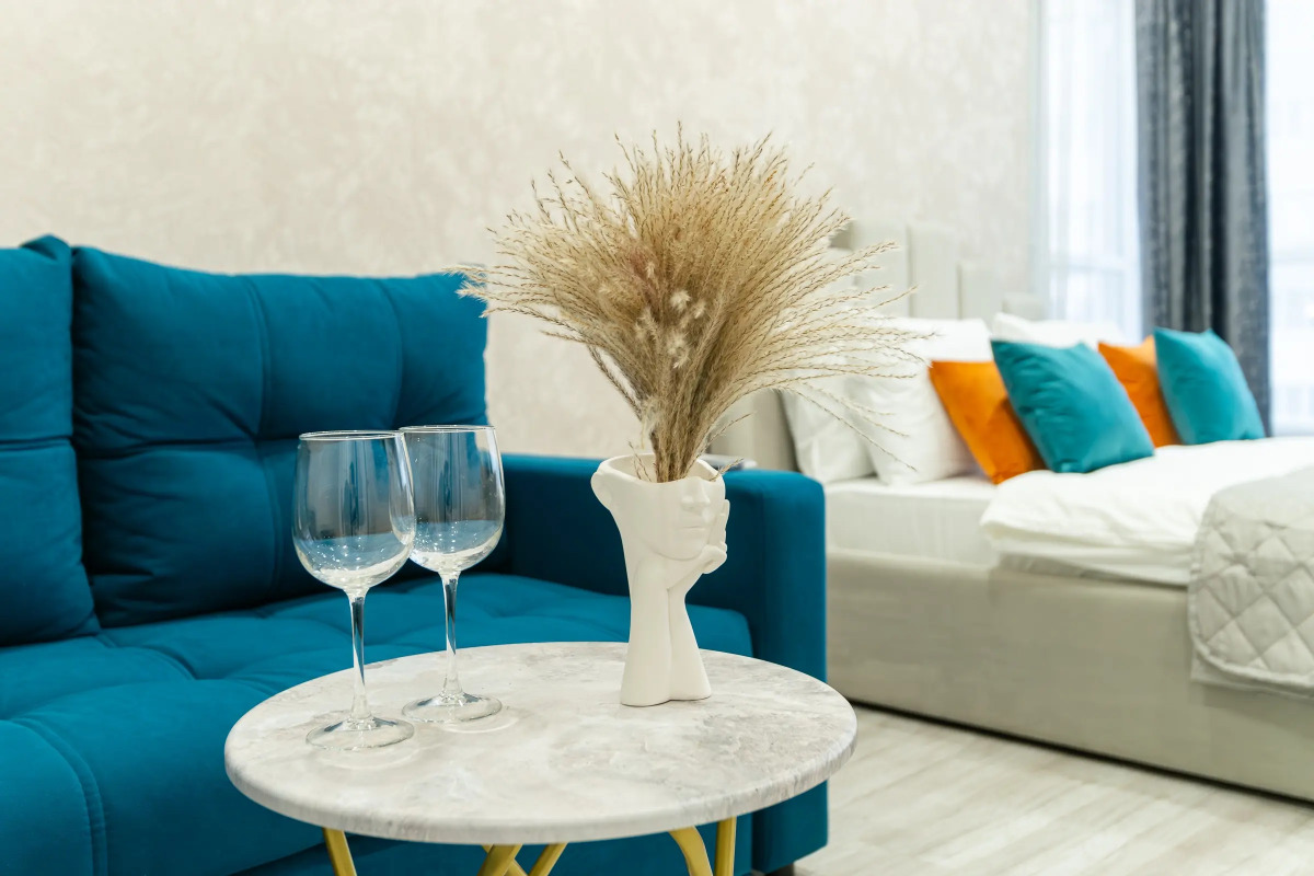 Апартаменты с панорамными окнами на набережной реки