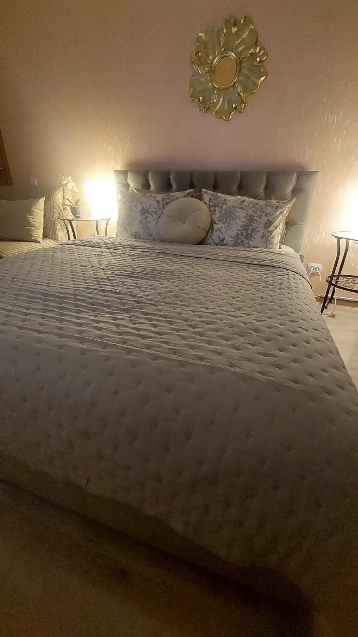 Апартаменты Квартира в центре с качелями на веранде рядом с колесом обозрения