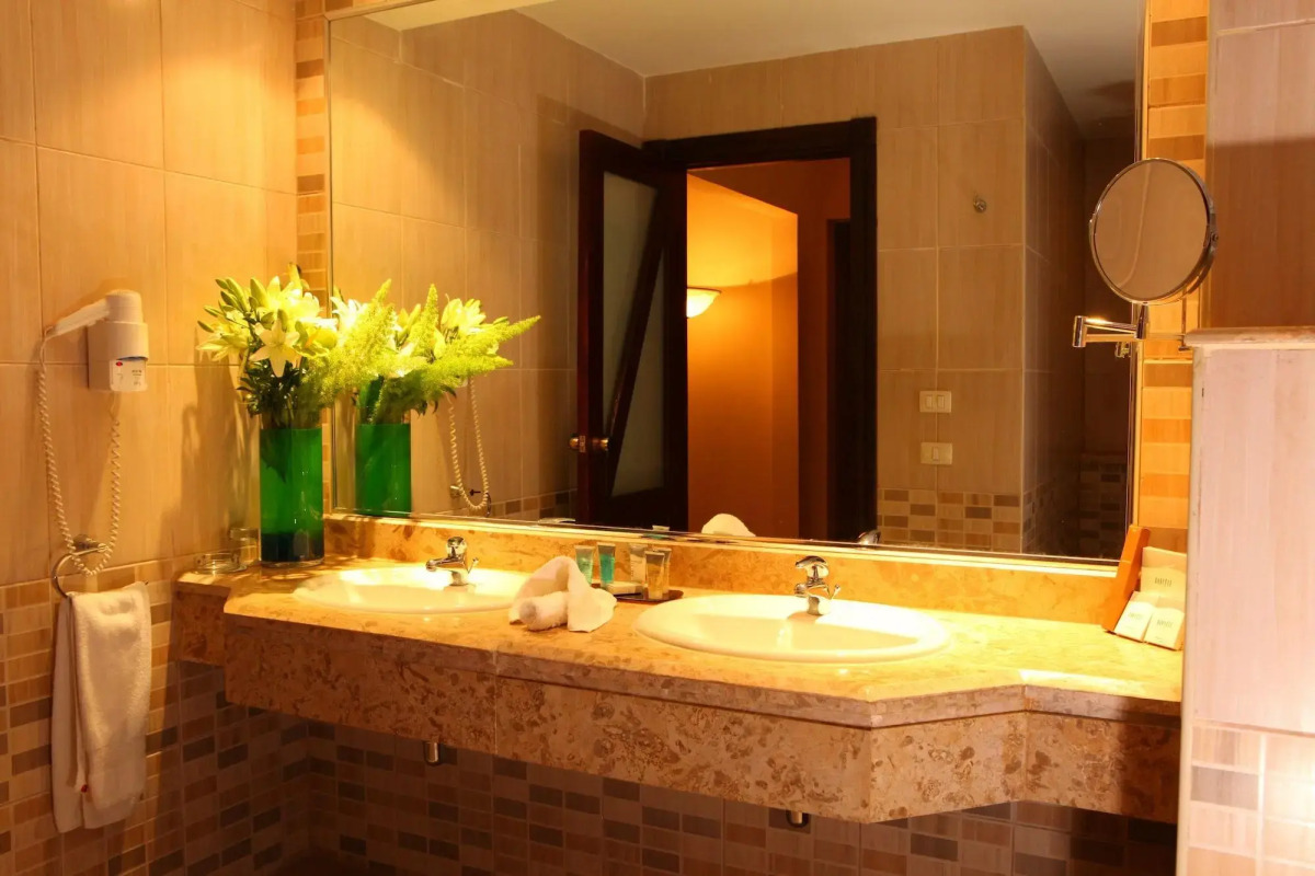 Курортный Отель Swiss Inn Pyramids Golf Resort