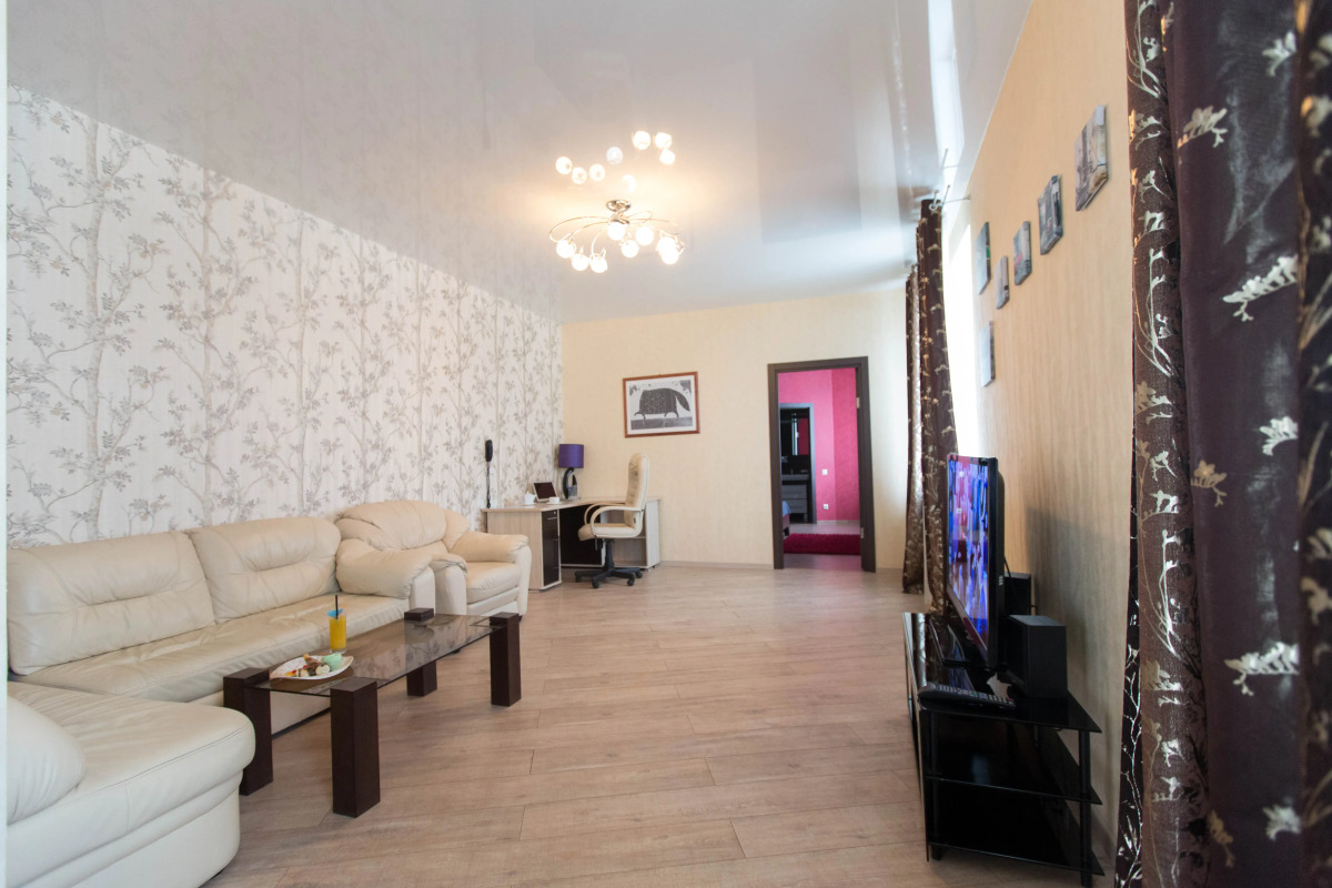 Отель Первомайский