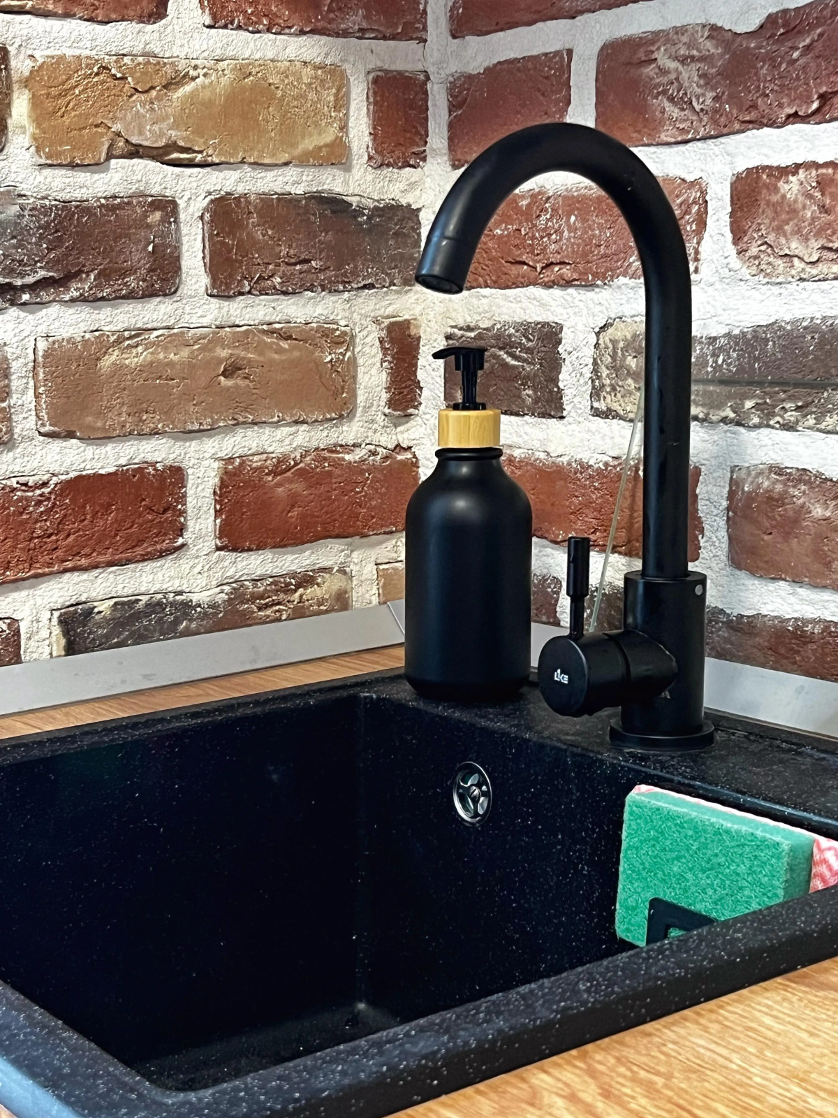 Апартаменты Granada Комфортная Евро-двушка в центре города с новым дизайнерским ремонтом