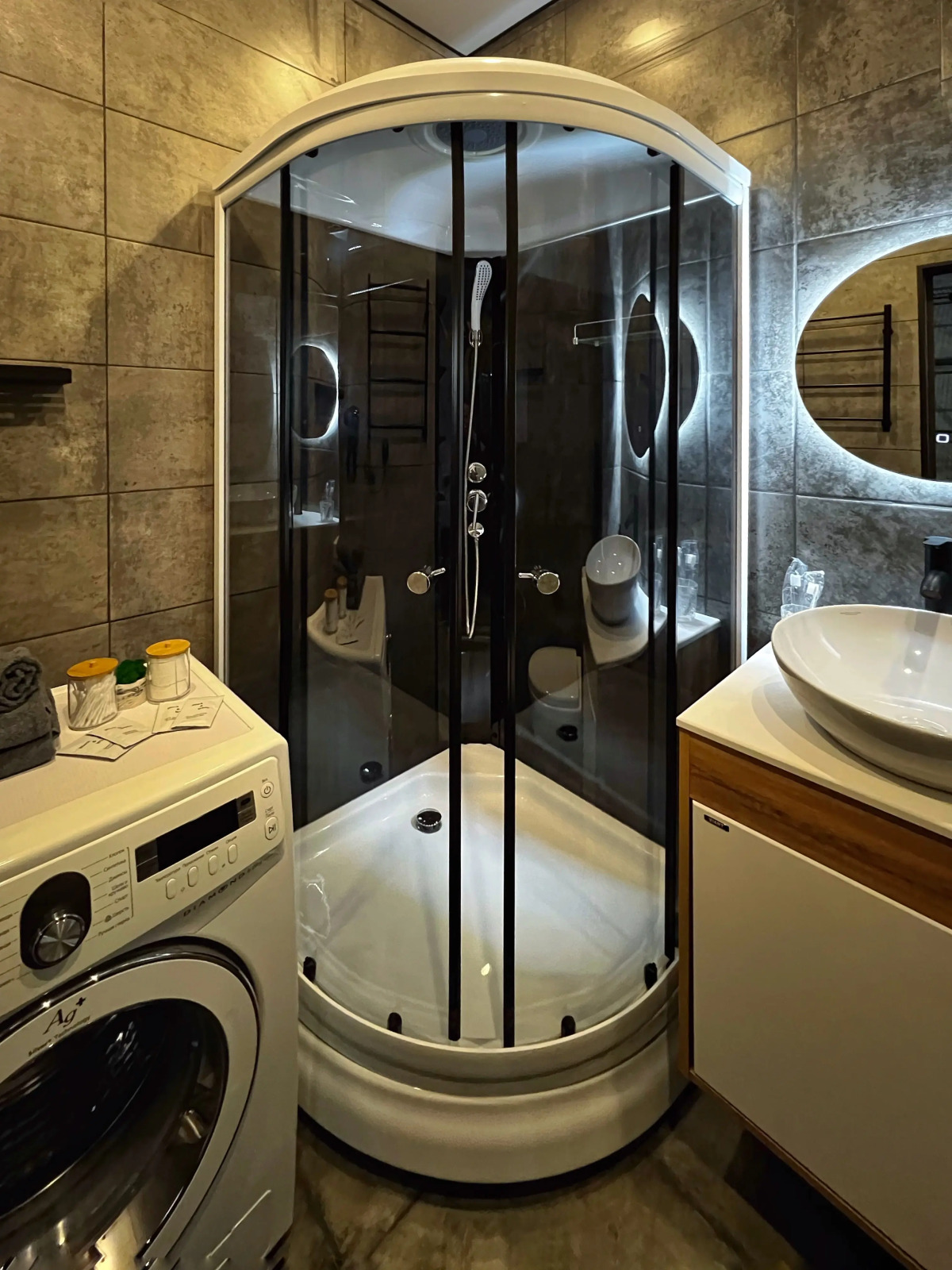 Апартаменты Granada Шикарная евро-двушка в центре города с новым ремонтом в стиле Лофт