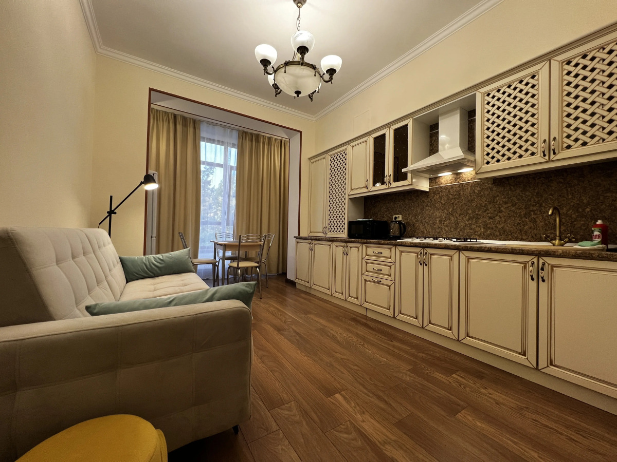 Апартаменты возле Парка на Аллее Строителей by Sutki26