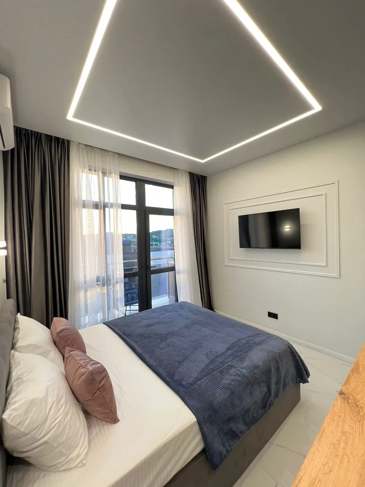 Апартаменты 3х местная студия студия с балконом и бассейном