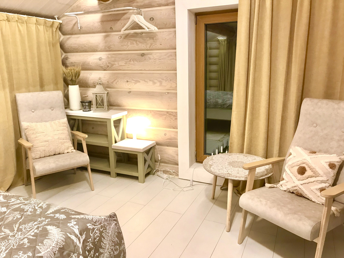 Шале на Скале с Видом на Озеро