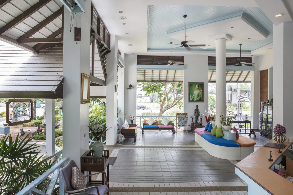 Отель Chom View